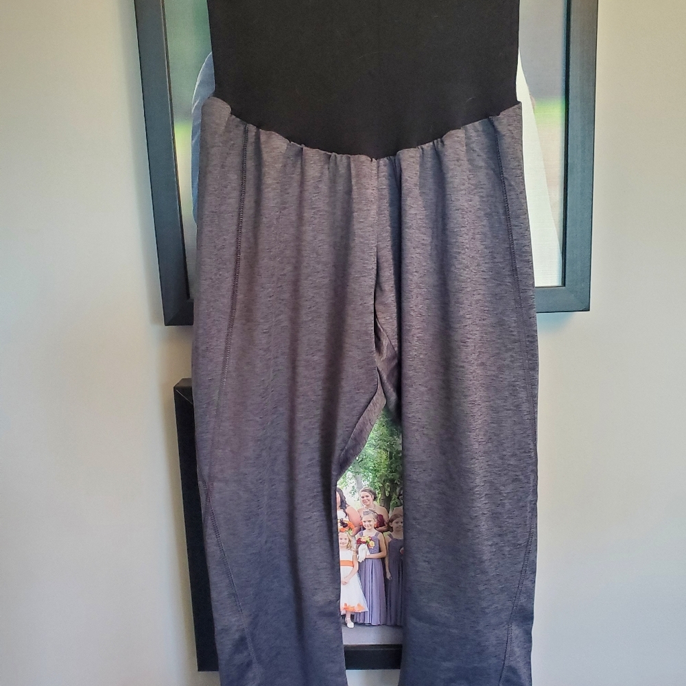 Motherhood Maternity Charcoal Capri Leggings Size XL